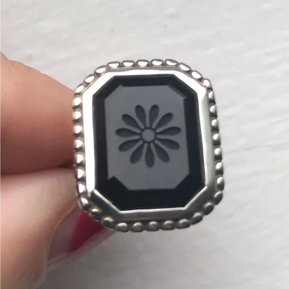 Tiffany & Co. Silver and Black Onyx Ring Daisy - Picture 2 of 7